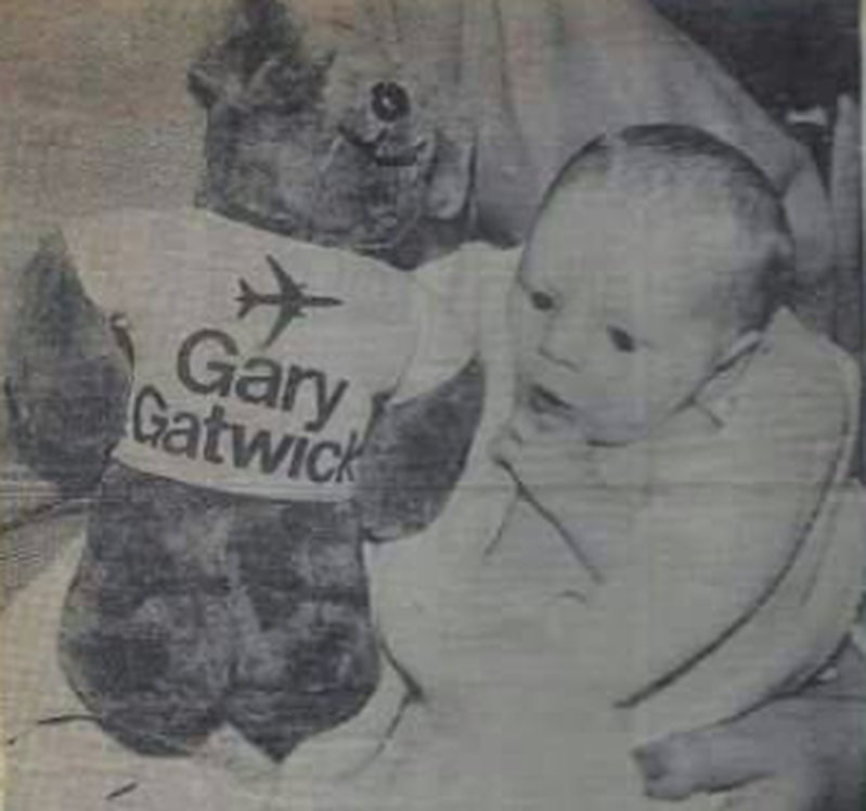 Steve Hydes övergavs som bebis på Gatwick flygplatsen. Steve Hydes övergavs som bebis på Gatwick flygplatsen.